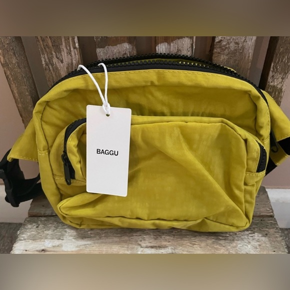 BAGGU RETIRED COLOR SOUR NWT FANNY CROSSBODY - Picture 2 of 4